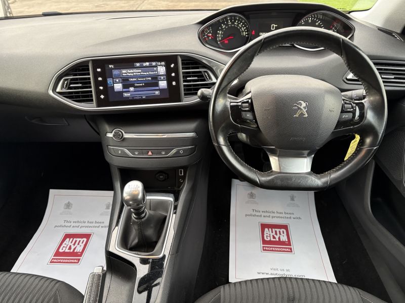PEUGEOT 308
