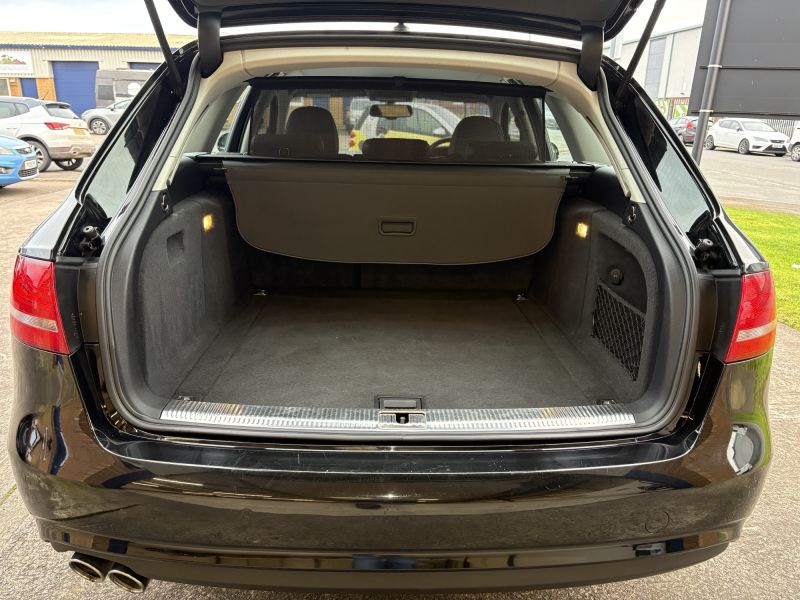 AUDI A4 AVANT