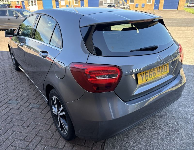 MERCEDES BENZ A180D 