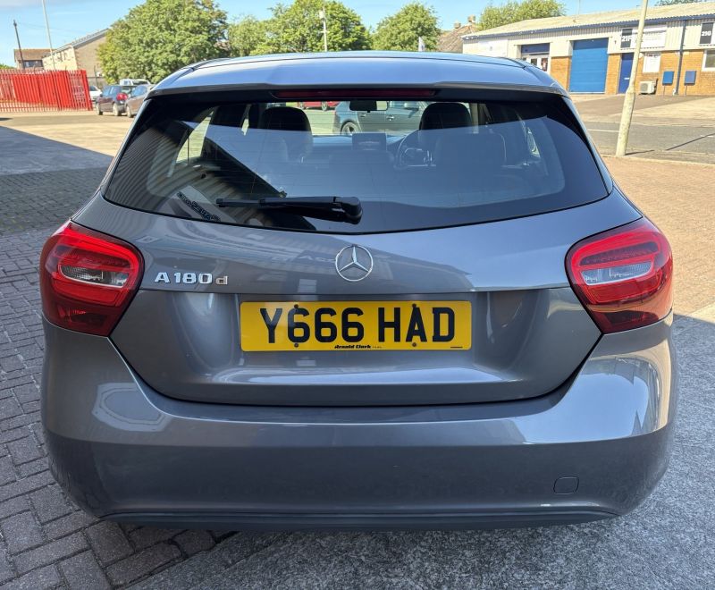 MERCEDES BENZ A180D 